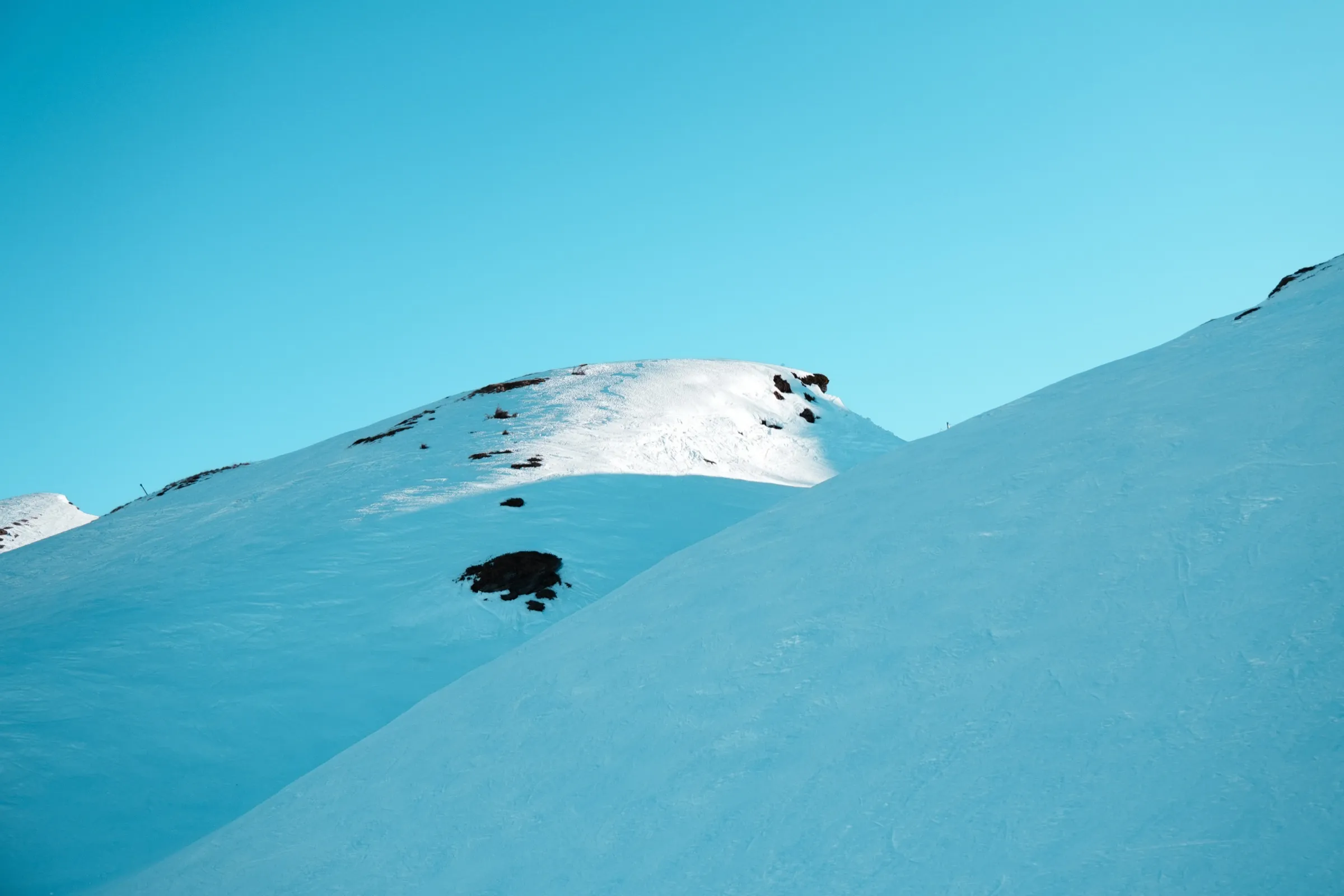 A snow-laden Alpine ridge in the Portes du Soleil.